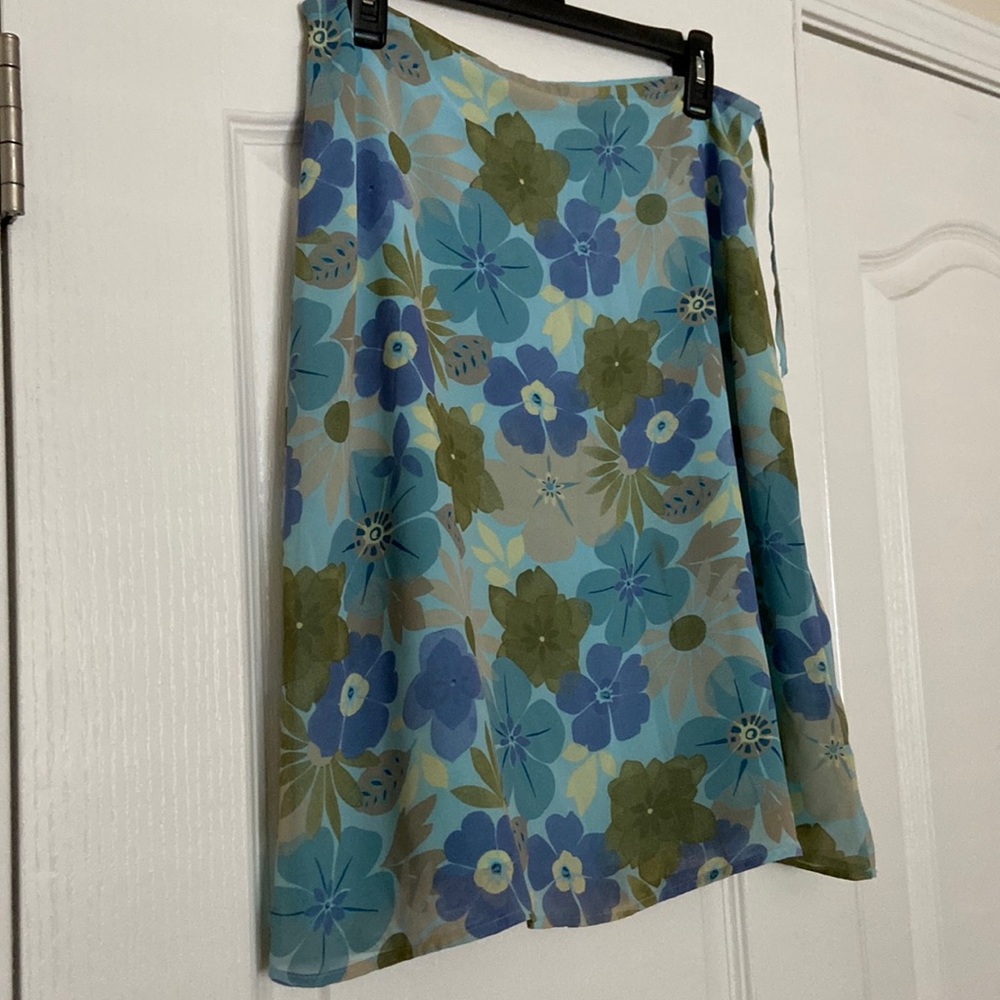 Old Navy size 8 Polyester skirt with lining